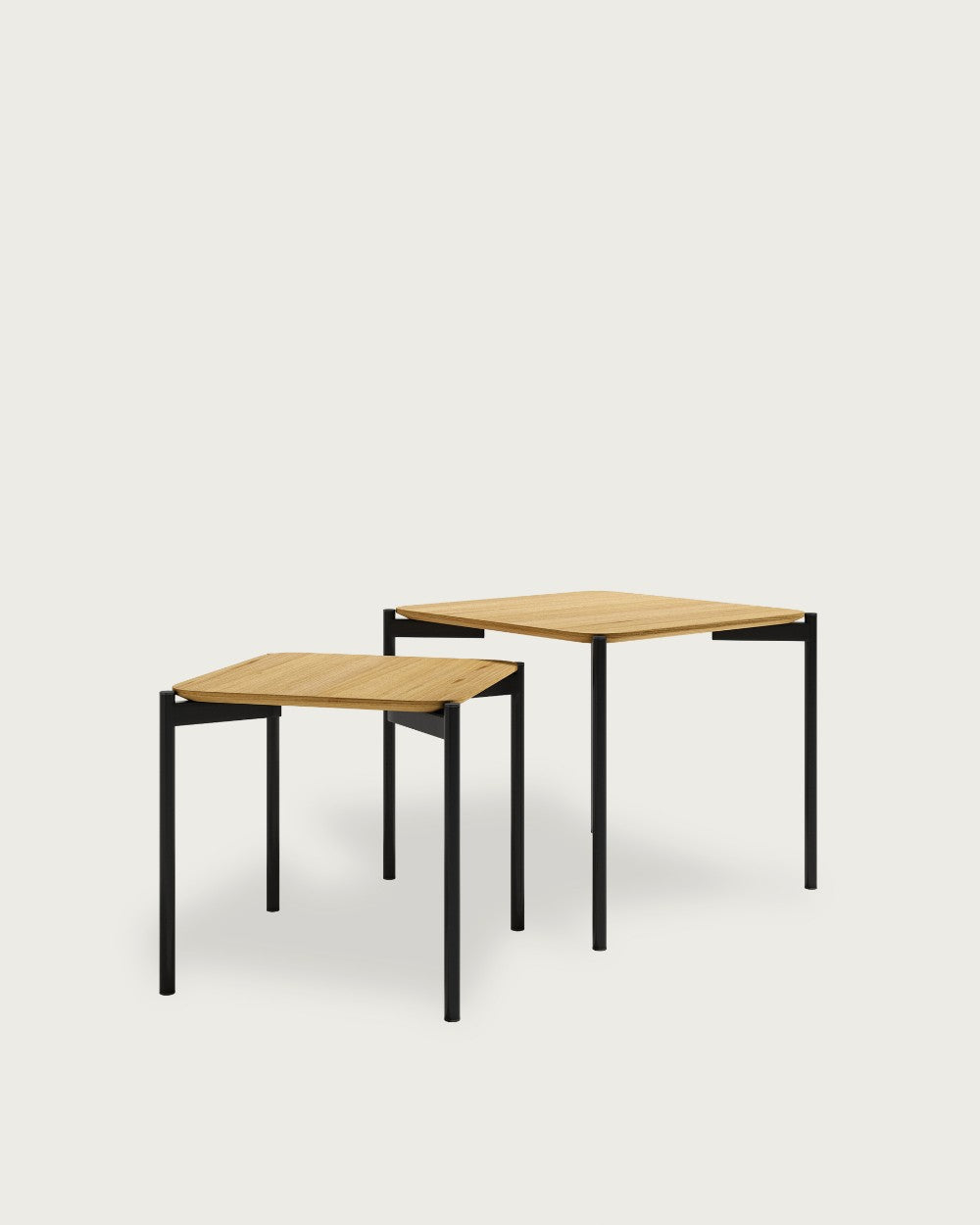 Mesa auxiliar Jara - 40 × 40 cm - Sobre Roble Natural - Estructura metálica negra