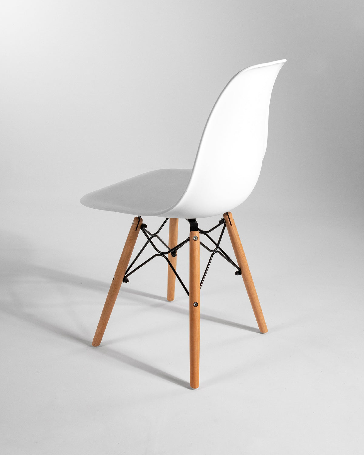 Juego de 4 sillas de cocina Gata con detalles de madera - imagen 7