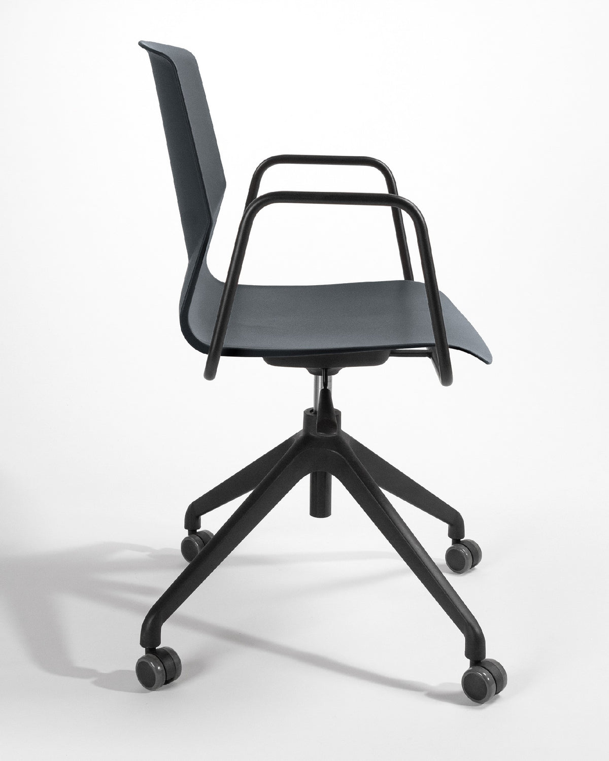 Silla de oficina Sueca de polipropileno - imagen 25